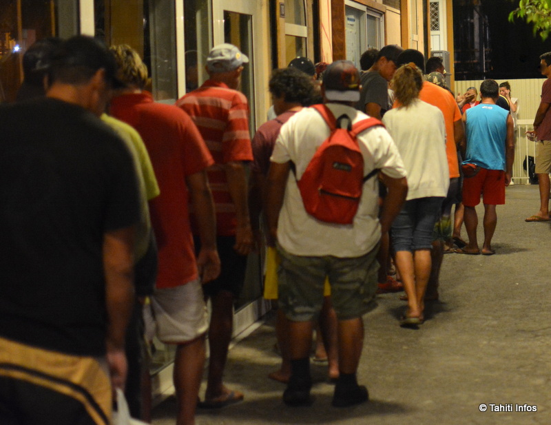 L'association Te Vai-ete – Caritas Polynésie est mobilisée pour aider les personnes en grande précarité, voire sans domicile fixe, de Tahiti. Elle leur offre des repas (en photo), des consultations médicales, un suivi psychologique et des lieux pour dormir comme la Cathédrale de Papeete. C'est elle qui a révélé que 6 personnes sans-abris sont mortes à Tahiti depuis le début de l'année.