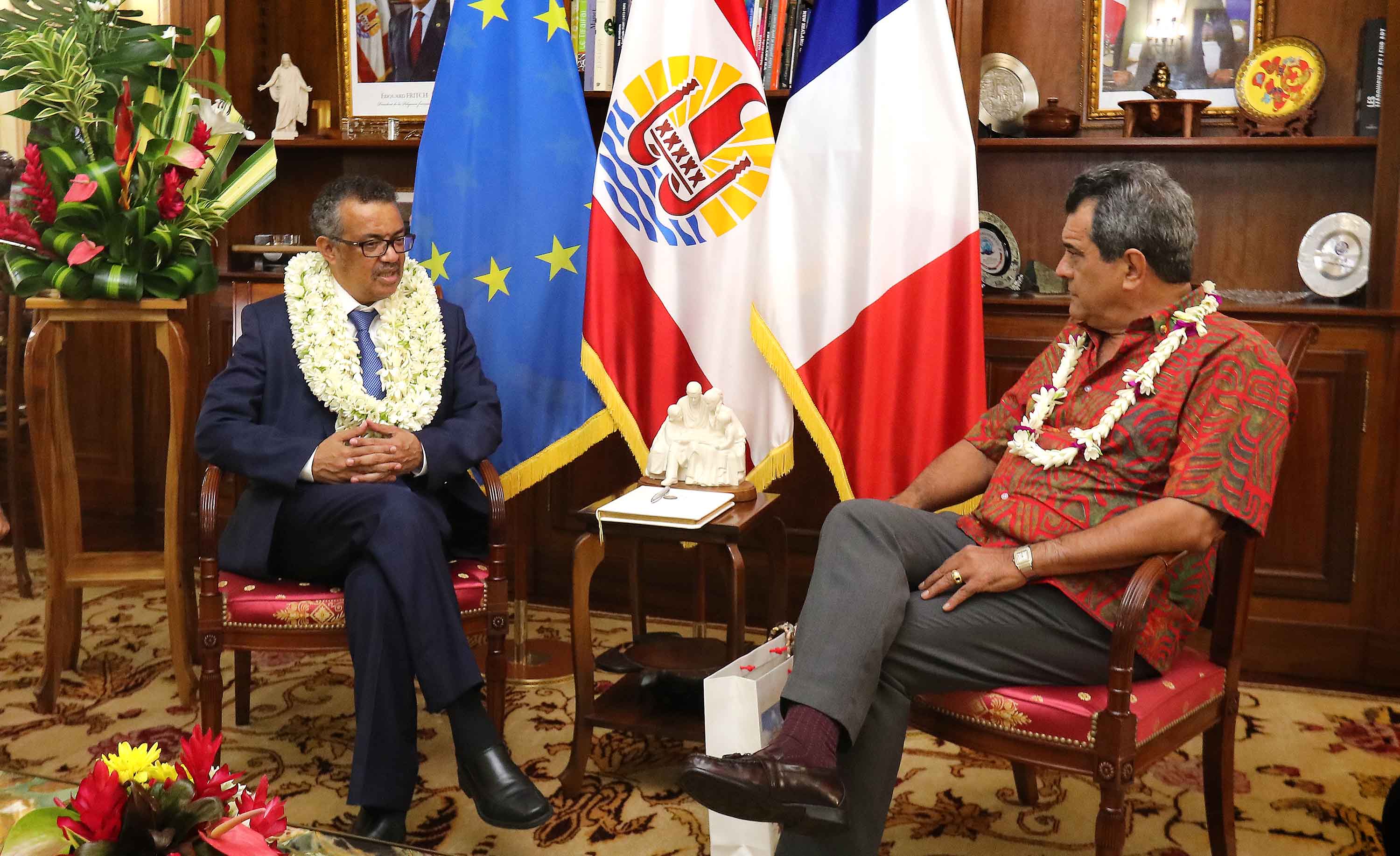 Le Dr Tedros Adhanom Ghebreyesus, Directeur général de l’Organisation mondiale de la santé (OMS),  et le Président de la Polynésie française, Edouard Fritch. Crédit Présidence de la Polynésie française.