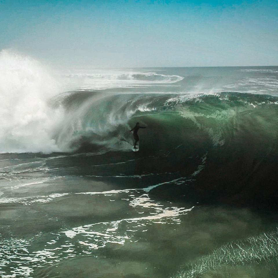 Skeleton Bay, une des vagues les plus longues du monde © Chris Rogers
