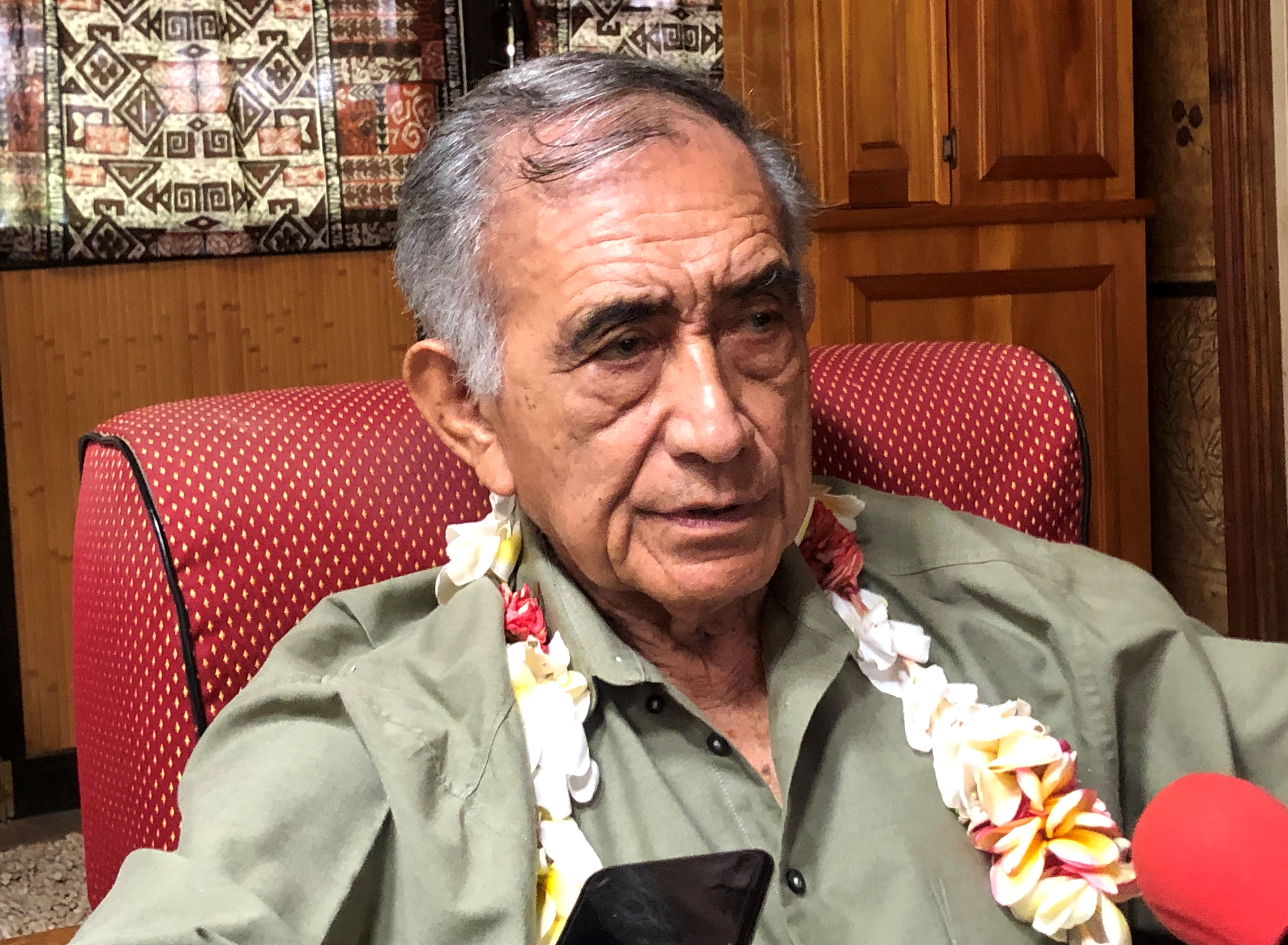 "Aux Etats-Unis ils traduisent pharmacie par "drug store".  Ce sont donc des produits toxiques que l'on vend aux personnes", a insisté Oscar Temaru.