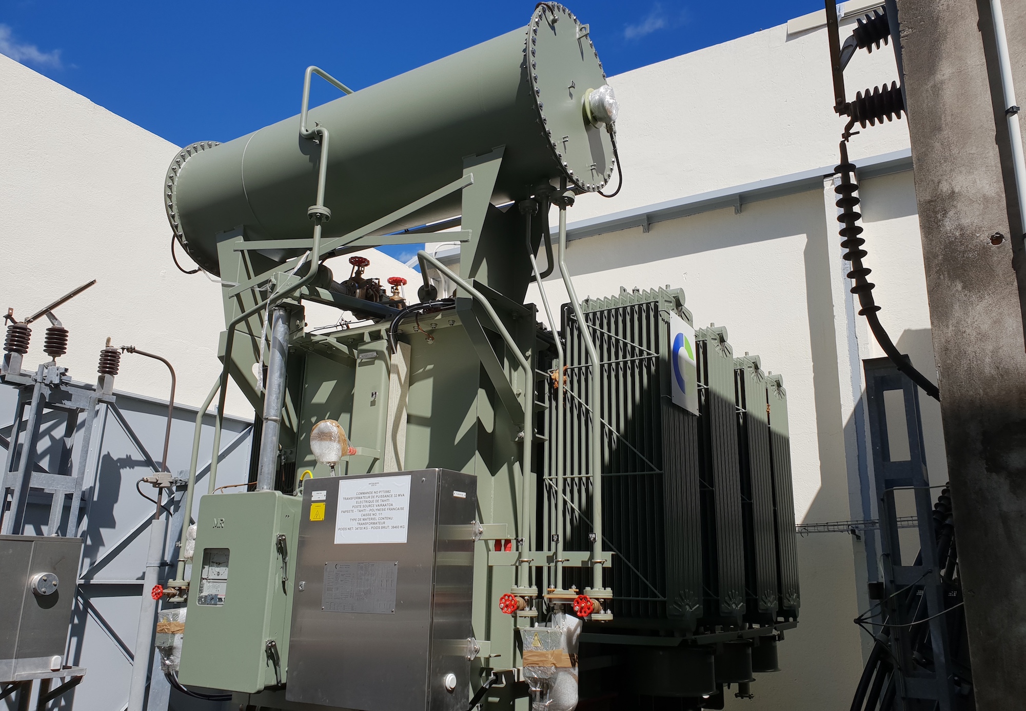 EDT change un transformateur de 40 tonnes à Vairaatoa