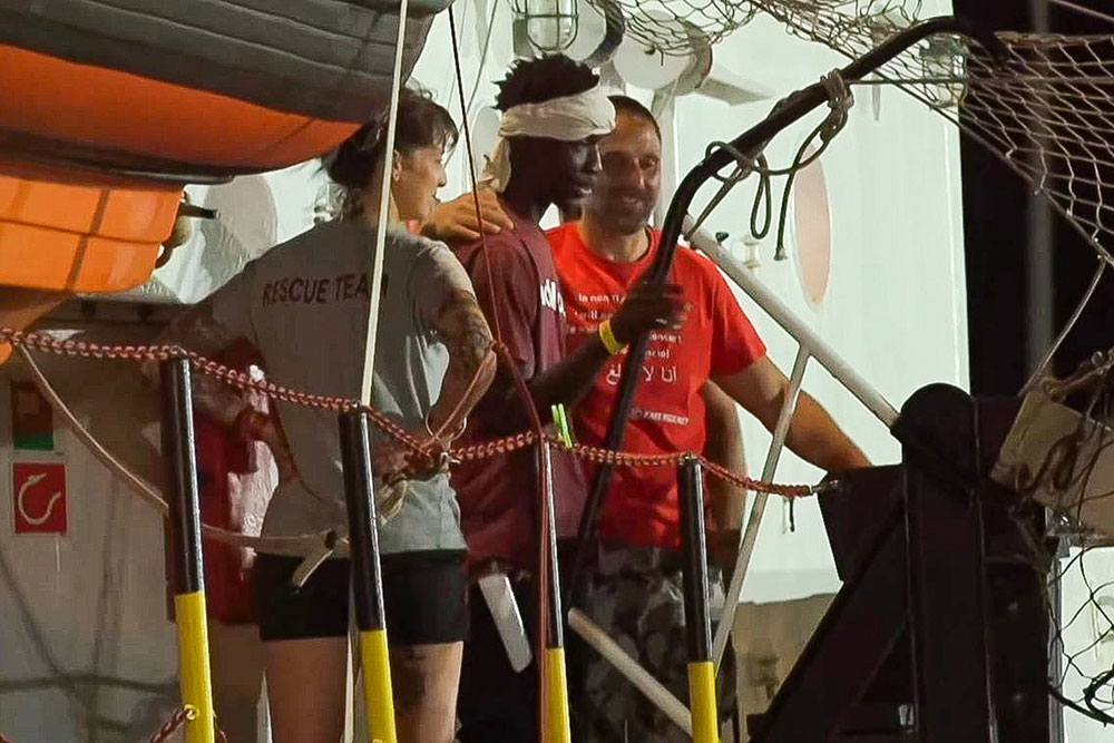 Les migrants de l'Open Arms débarquent à Lampedusa