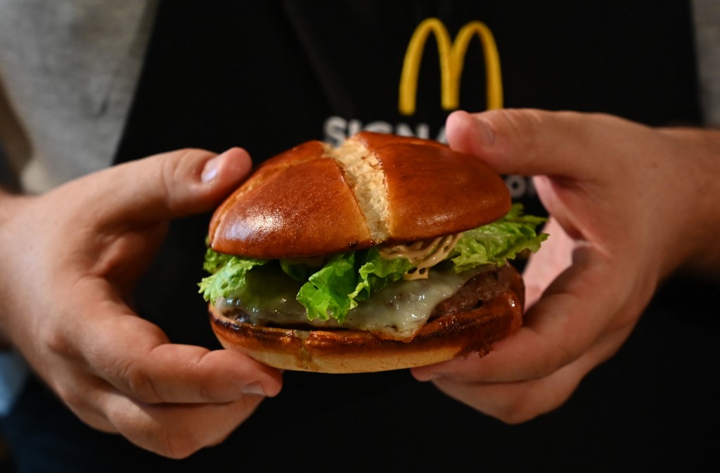 Creuse: une serveuse de McDonald's menacée de mort par un client après une erreur de commande