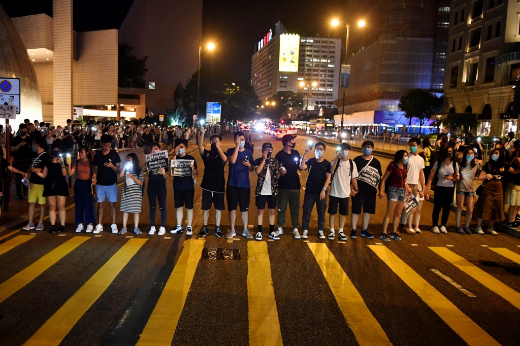 Hong Kong: le mouvement pro-démocratie forme une chaîne humaine, 30 ans après la "Baltic Way"