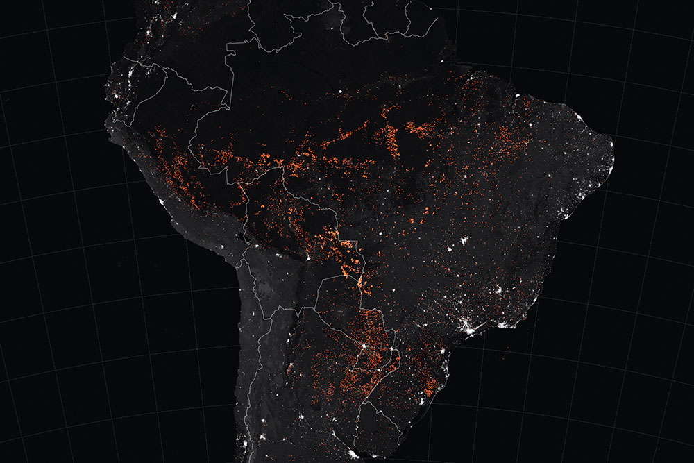 Les images du "poumon de la planète" en feu ont provoqué une émotion mondiale. Cette carte de la Nasa montre les foyers actifs en Amérique du sud entre le 15 et le 22 août 2019.