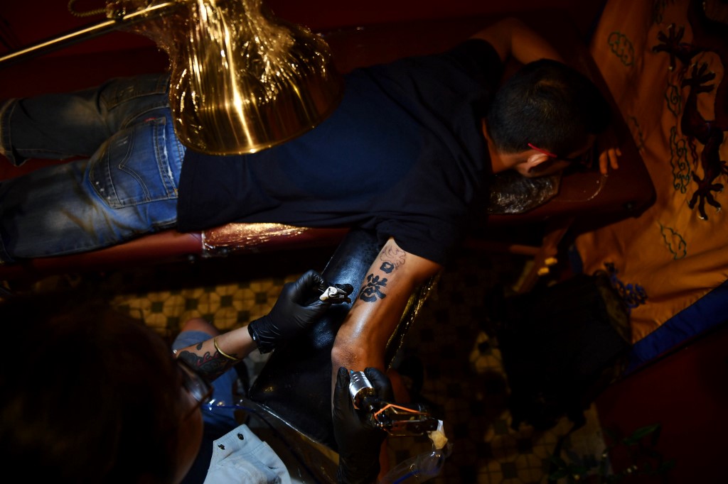 Tatouages: après l'encre, les aiguilles suspectées de susciter des allergies