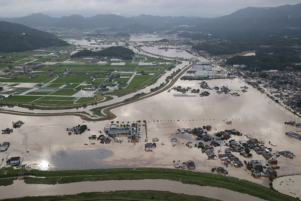 Japon: deux morts dans des pluies abondantes, les appels à évacuer se multiplient