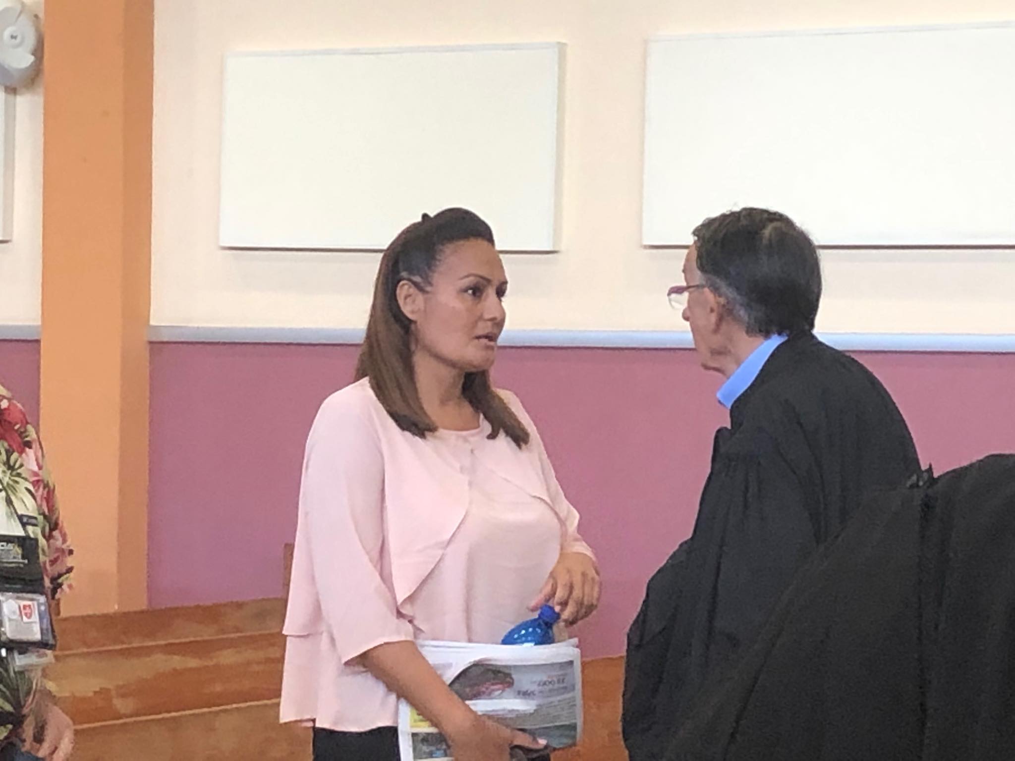 Sabine Boiron et son avocat, Me Des Arcis, le 28 août au palais de justice de Papeete.