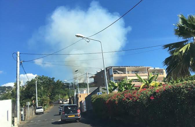 Impressionnant incendie entre Puurai et Pamatai