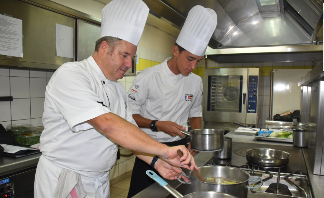 Une véritable complicité s'est établie entre le professeur et son élève.