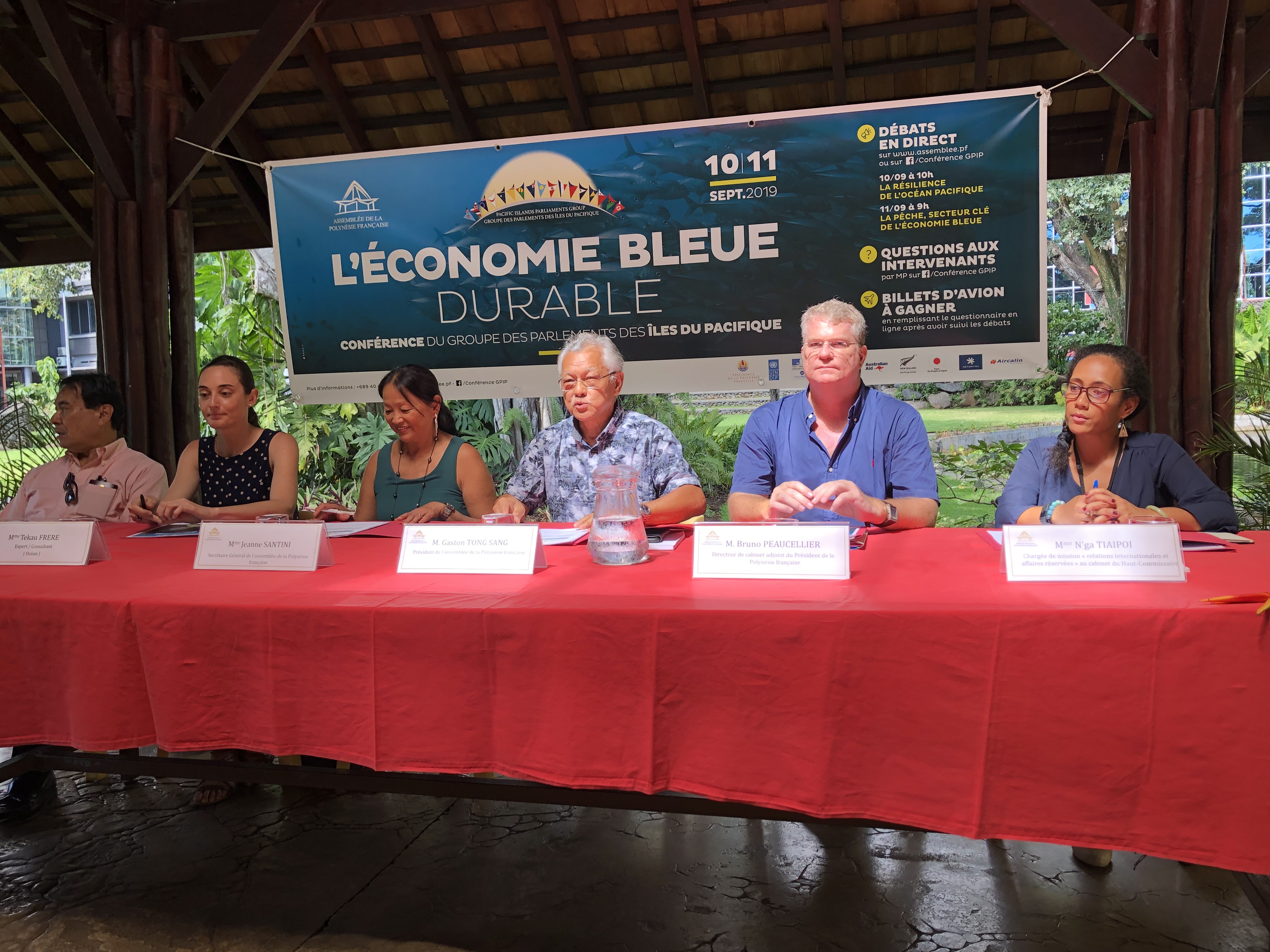 "L’économie bleue et ses enjeux concernent toutes les sociétés du Pacifique et l’objectif de cet événement est bien sûr de permettre aux parlementaires d’échanger et partager sur ce sujet mais aussi et surtout d’associer le public aux débats", explique Gaston Tong Sang, président de l'assemblée de la Polynésie française.
