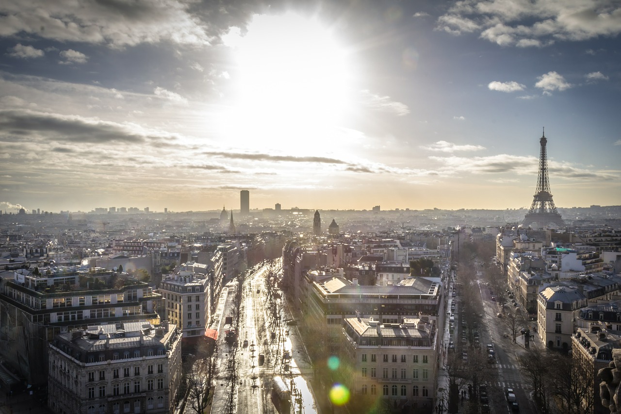 Logement: Paris dépasse 10.000 euros le mètre carré, après des années de flambée