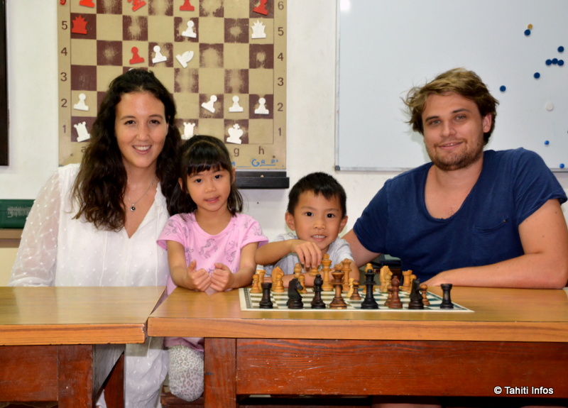 Sophie et Mayron sont des jeunes espoirs polynésiens de seulement cinq ans, qui s'entraînent pour participer aux championnats de France d'ici quelques années.
