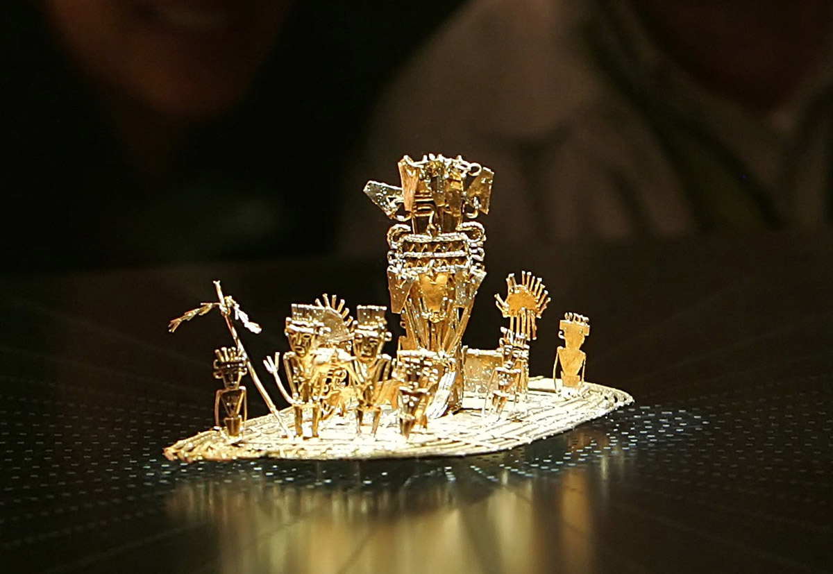 Une pièce unique, trouvée à Pasca en 1969, la représentation en or massif du fameux radeau d'or sur lequel un roi (le zipa de Bacata) se déplaçait chaque année, couvert d'or. Il se jetait au milieu d'un lac pour se débarrasser de sa parure et assurer la prospérité de son royaume. Les Espagnols n'ont jamais réussi à vider le lac, malgré des travaux titanesques.