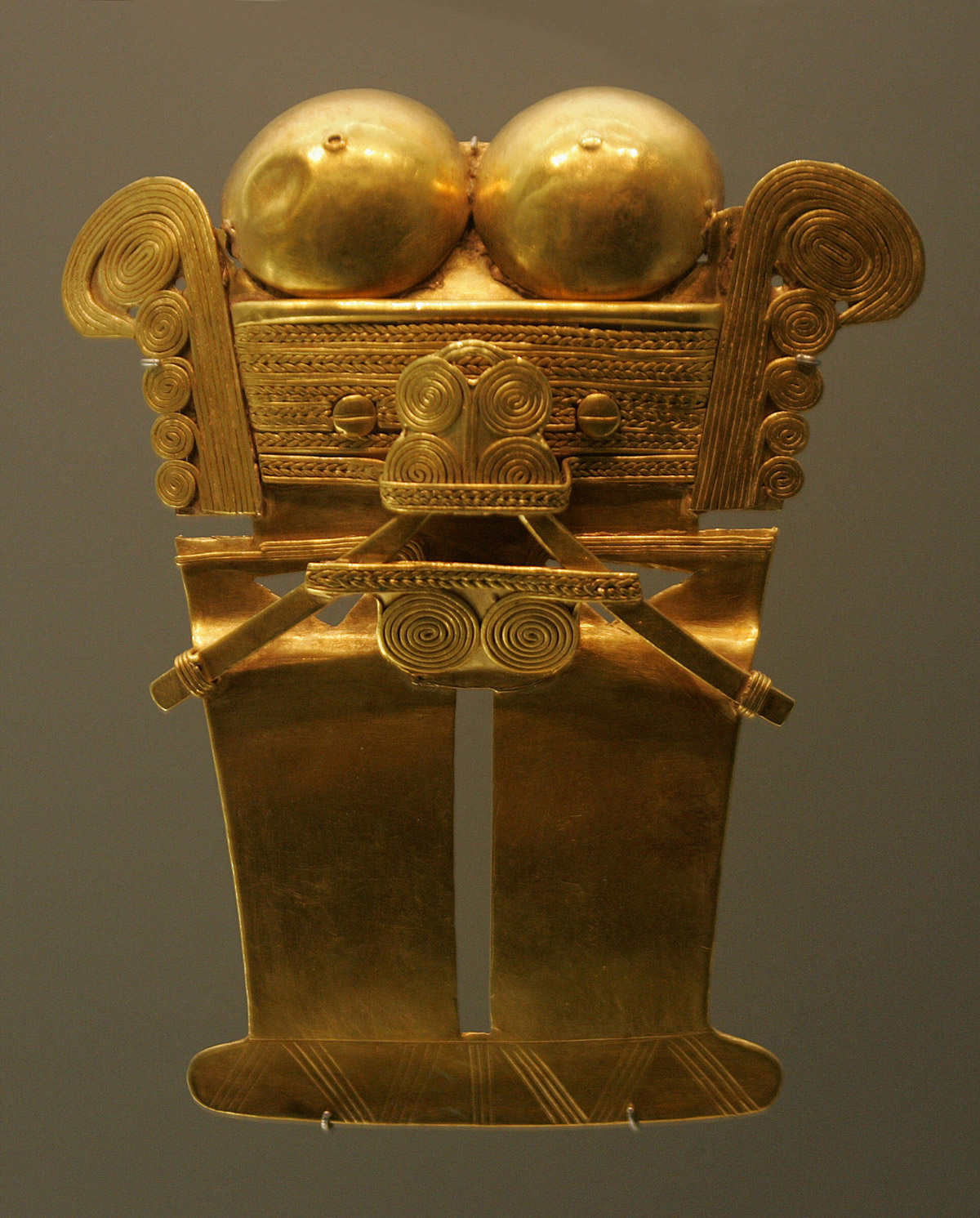 La culture Tairona a fourni des pièces d'une remarquable facture, mêlant différentes techniques métallurgiques, comme le procédé de moulage à la cire perdue.