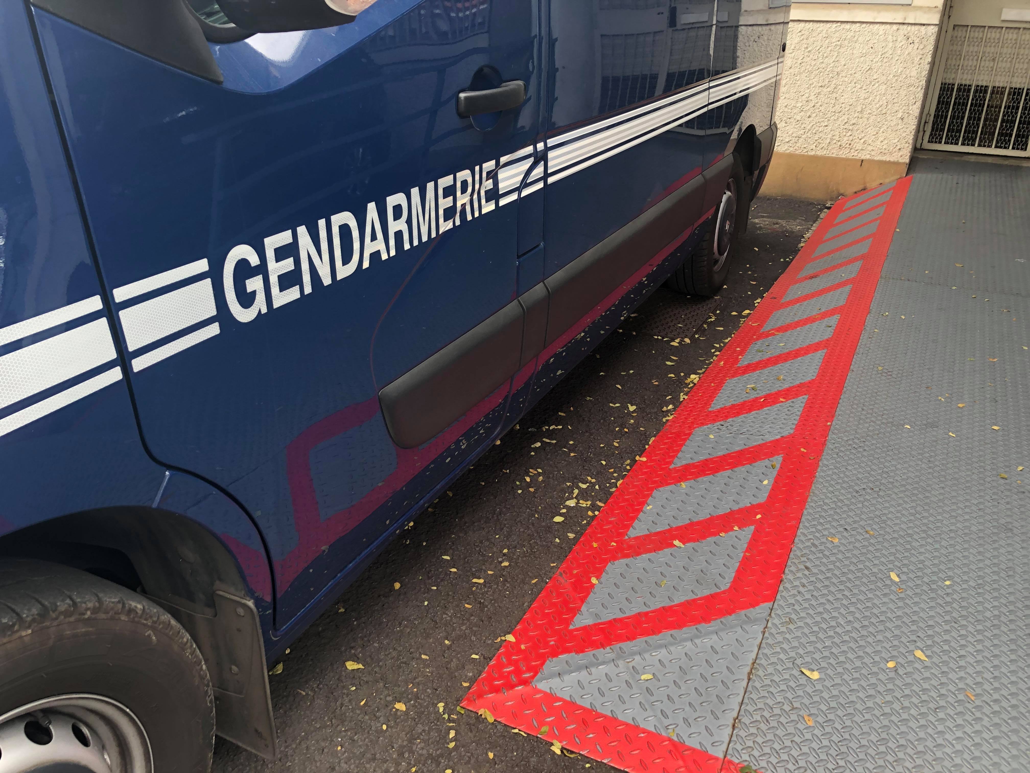 L’auto-stoppeur vole son bienfaiteur