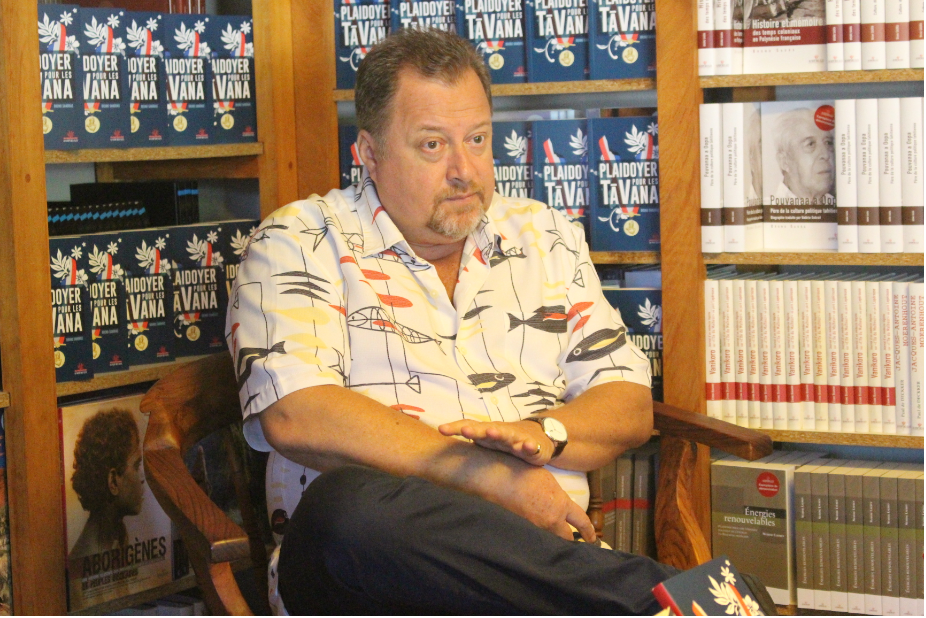 Bruno Sandras signe un "hommage aux tāvana"