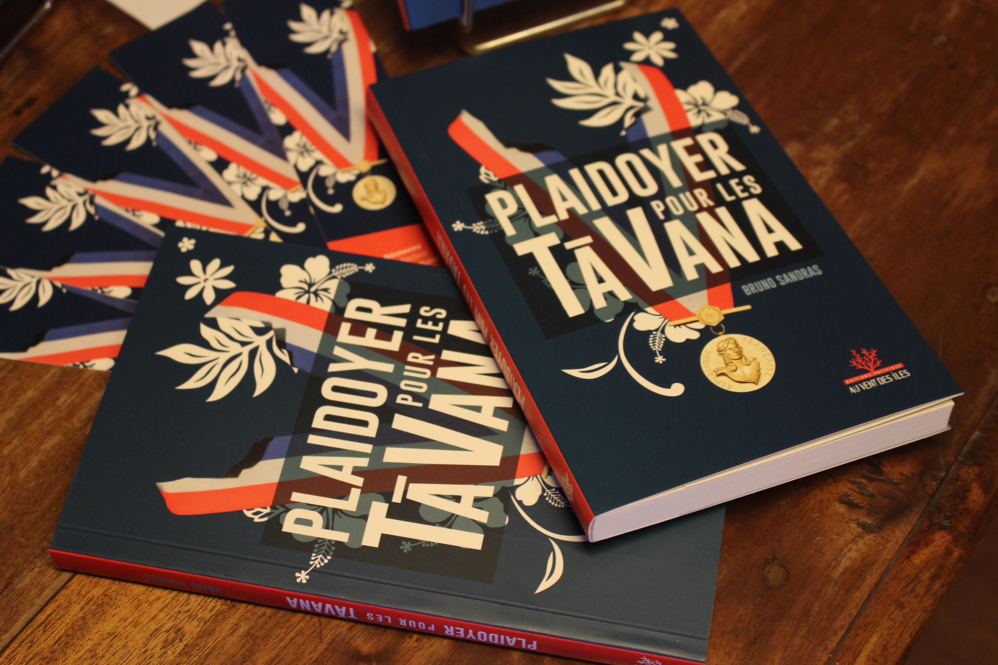 Bruno Sandras signe un "hommage aux tāvana"