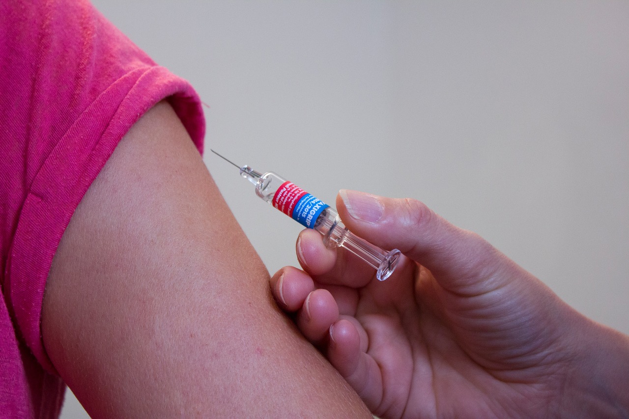 Vaccins : la méfiance, virus insidieux