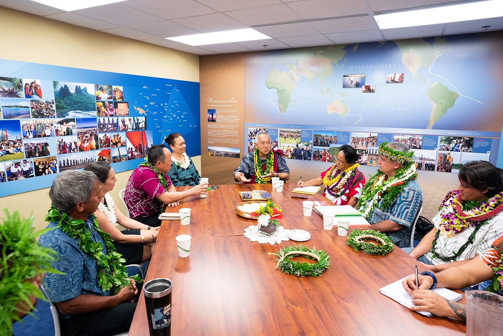 ​Visite du ministre de la Culture sur le site des écoles Kamehameha à Hawaii