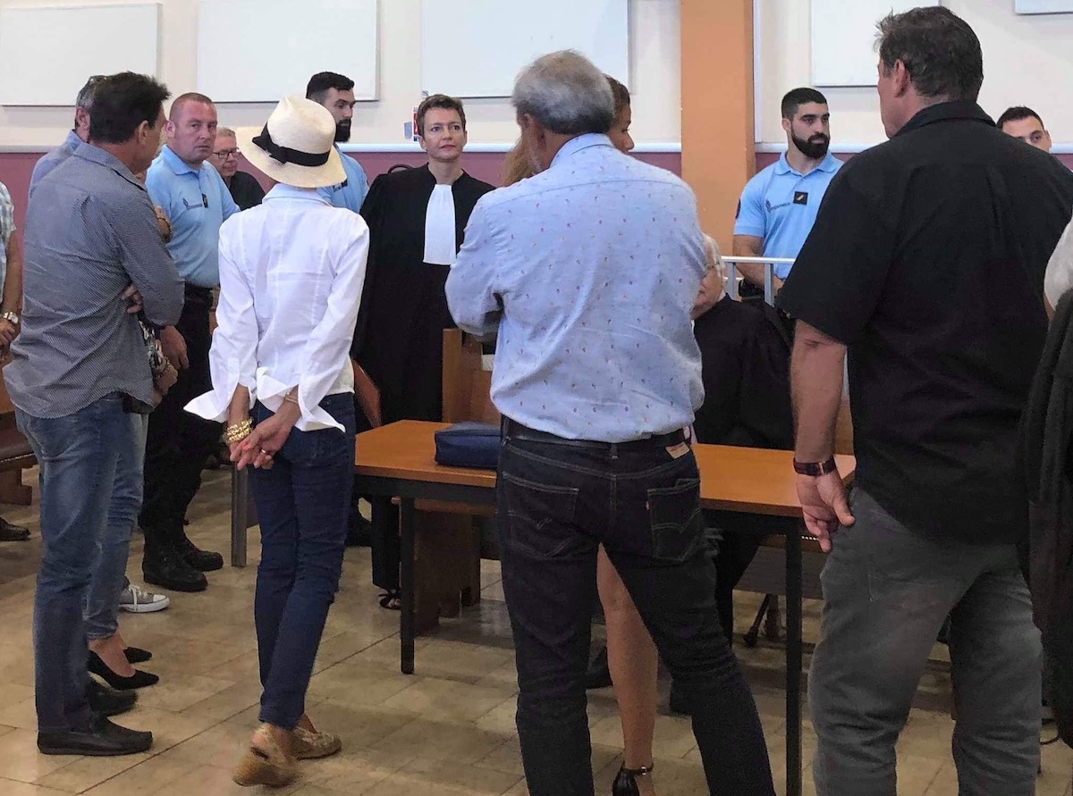 Plusieurs proches de Thierry Barbion sont intervenus en début d'audience pour encadrer l'homme d'affaires dans le box des prévenus et manifester leur solidarité.