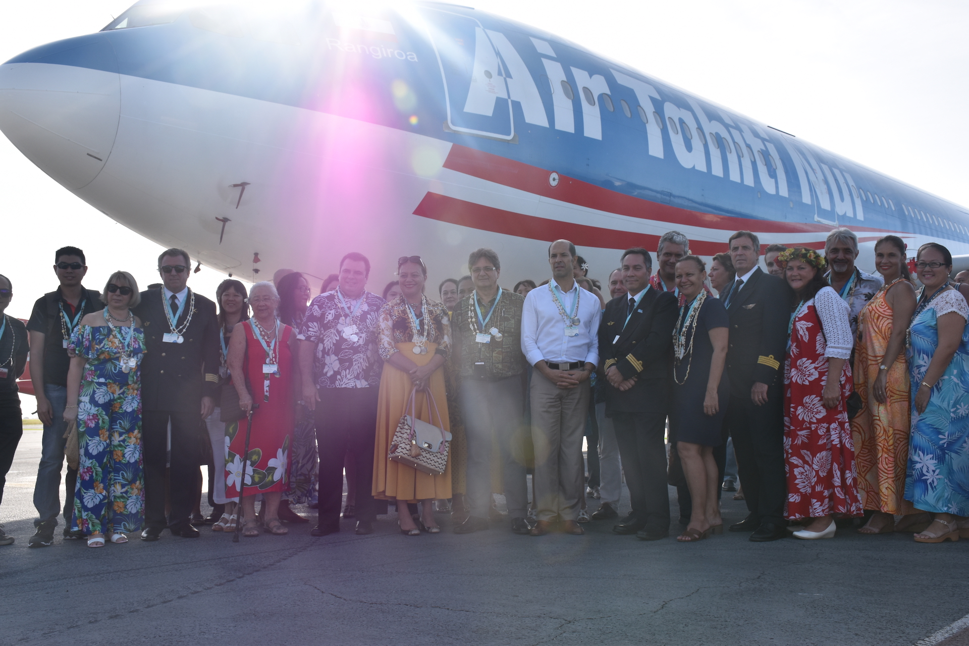 Des cadres de la compagnie, des représentants du Pays et de l'État étaient présents hier sur le tarmac pour adresser un dernier au-revoir au F-OSEA Rangiroa.