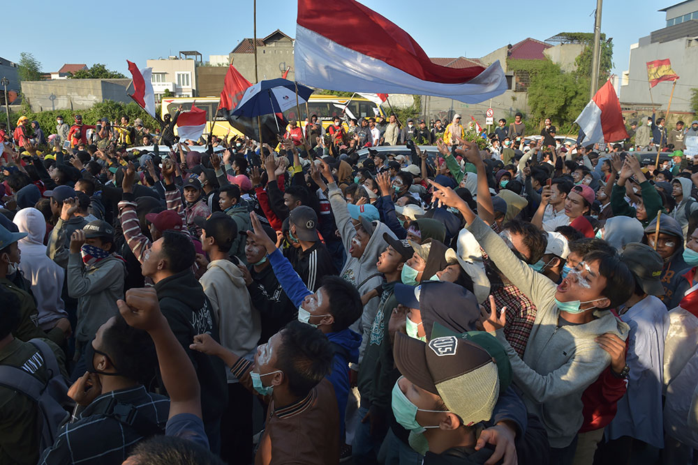 Indonésie: affrontements lors de manifestations contre des lois controversées