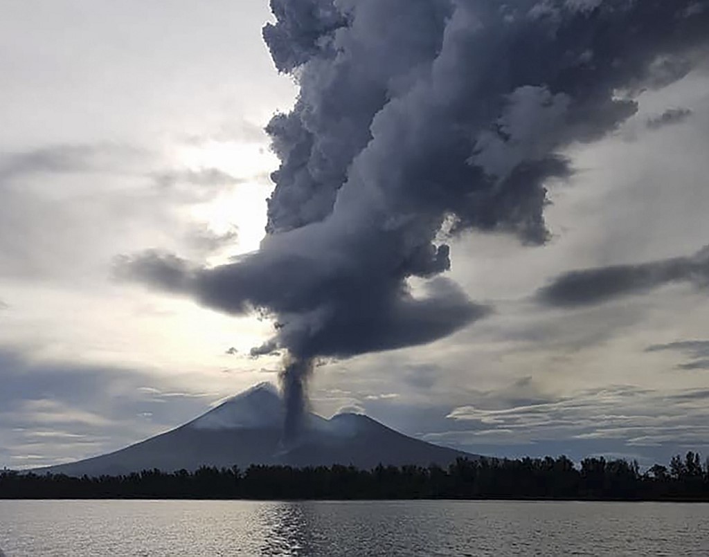 Papouasie: nouvelle éruption de l'Ulawun, la deuxième en trois mois