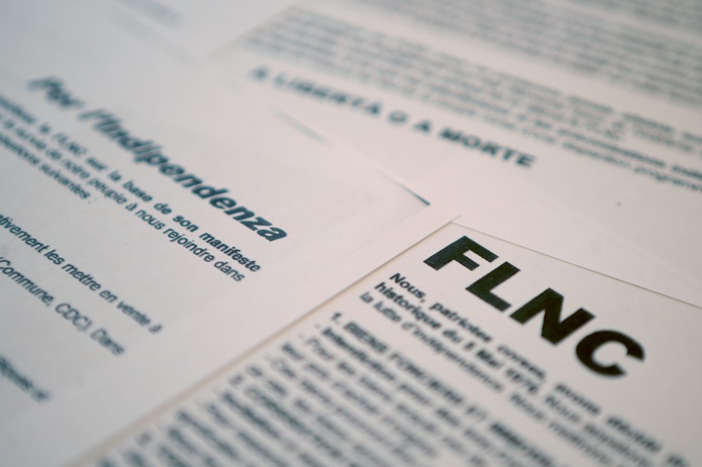 Corse: un petit groupe clandestin annonce la "reconstitution" d'un FLNC