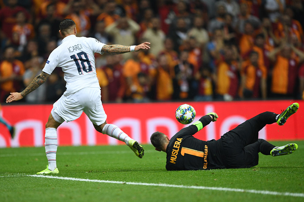 C1 : Paris éteint le chaudron Galatasaray et creuse l'écart avec le Real