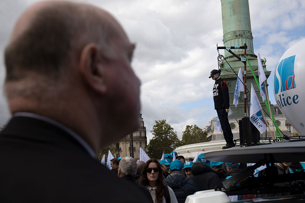 Des milliers de policiers à Paris pour une "marche de la colère"