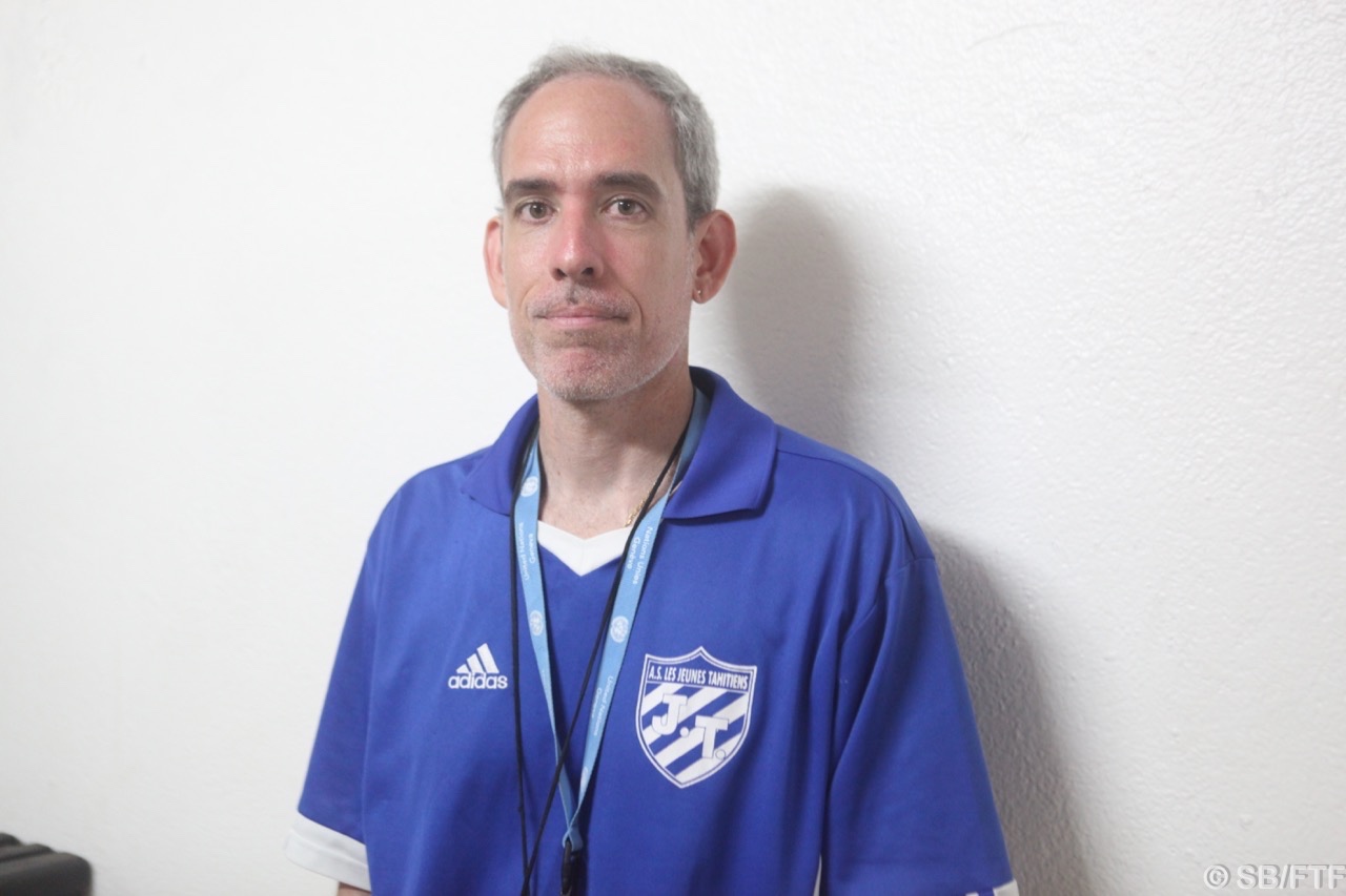 Raiarii Golhen, coach de l'équipe première de JT