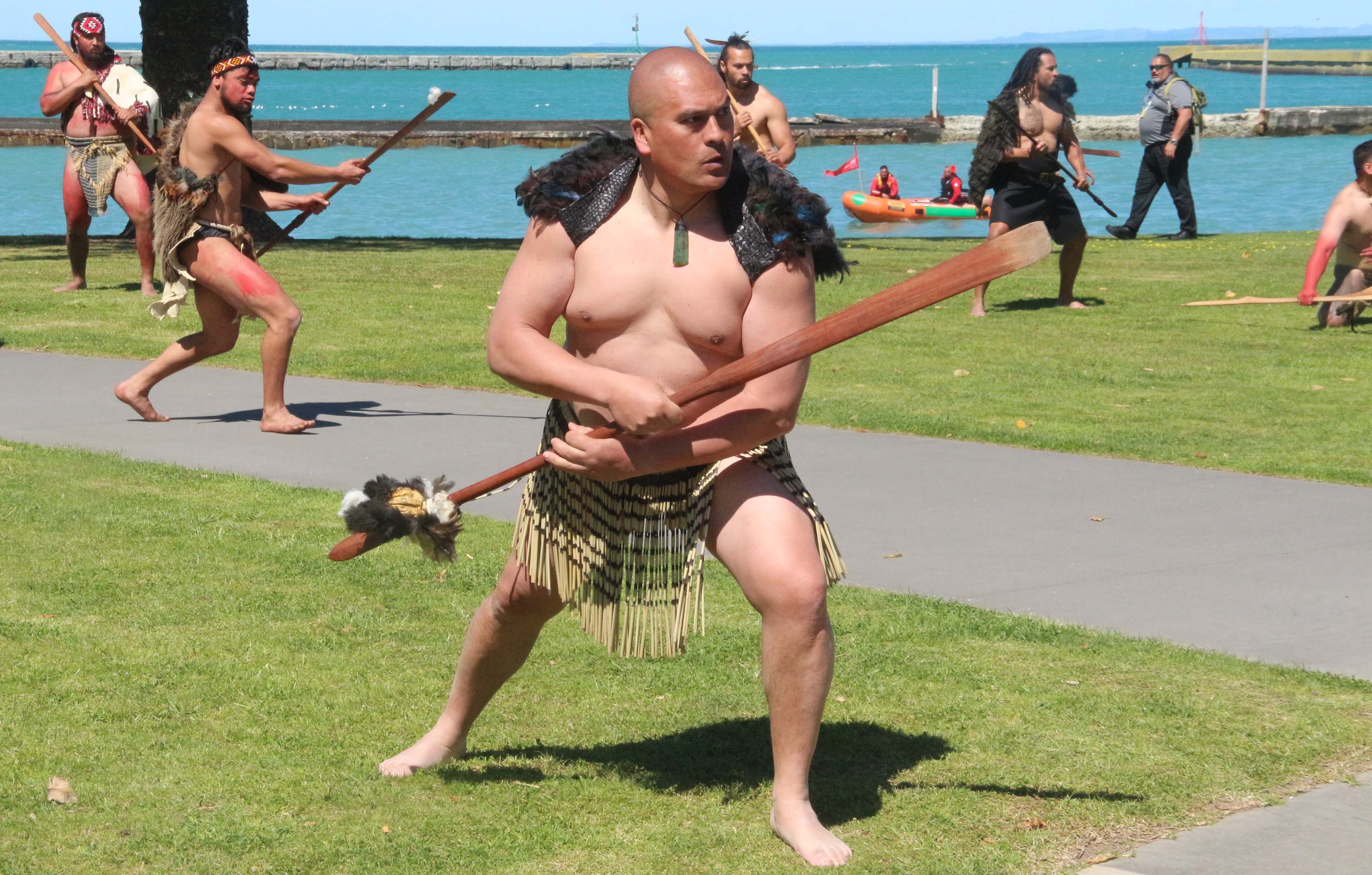 légende : Les commémorations célébrant l'arrivée de Tupaia en Nouvelle-Zélande, il y a 250 ans. Crédit Présidence de la Polynésie française.