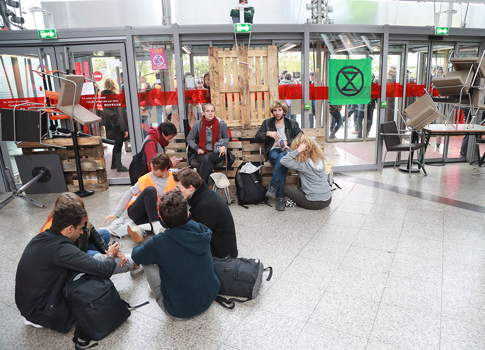 Climat: Extinction Rebellion lance des actions de blocage dans le monde entier