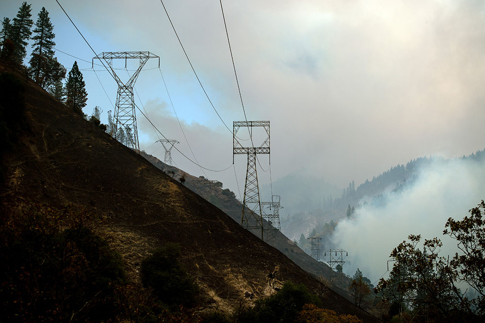 Californie: courant coupé pour 800.000 clients face au risque d'incendie