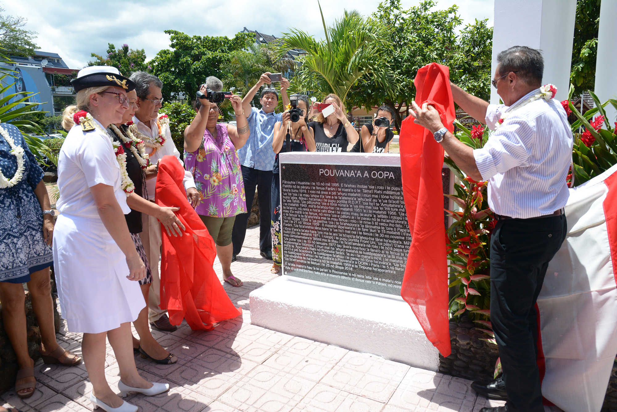 Deux plaques en l’honneur de Pouvana’a a O’opa