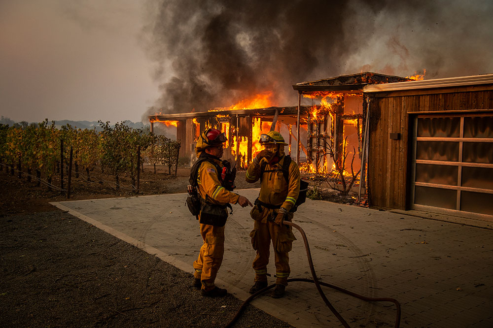 Californie: menacées par les flammes, 180.000 personnes sommées d'évacuer