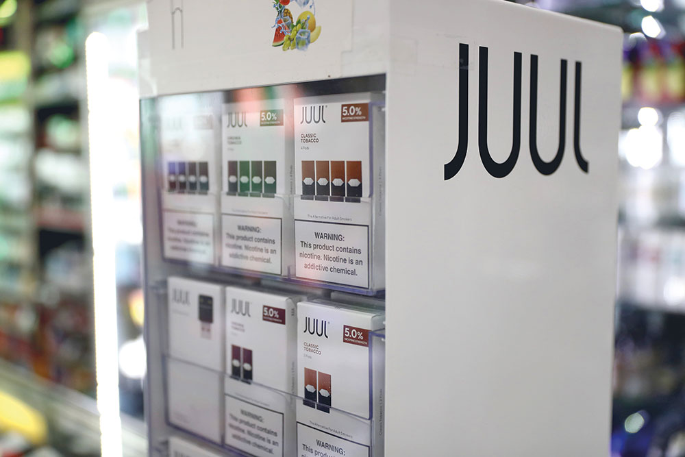 E-cigarettes: Juul cesse de vendre ses recharges à la menthe mais garde le menthol