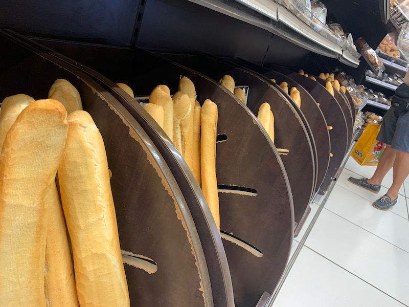 La baguette passe à 57 Fcfp