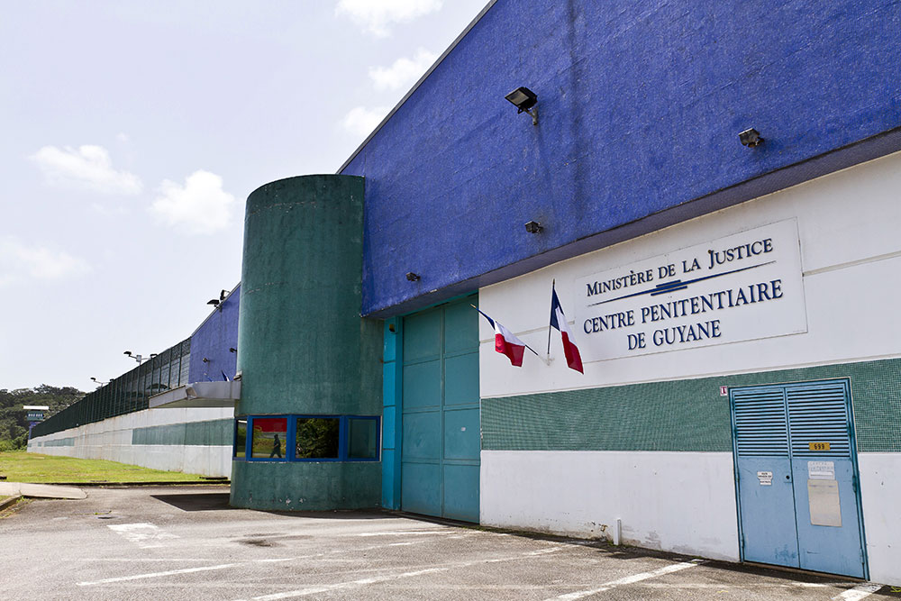 Un homme condamné pour violences conjugales libéré "par erreur" en Guyane puis repris