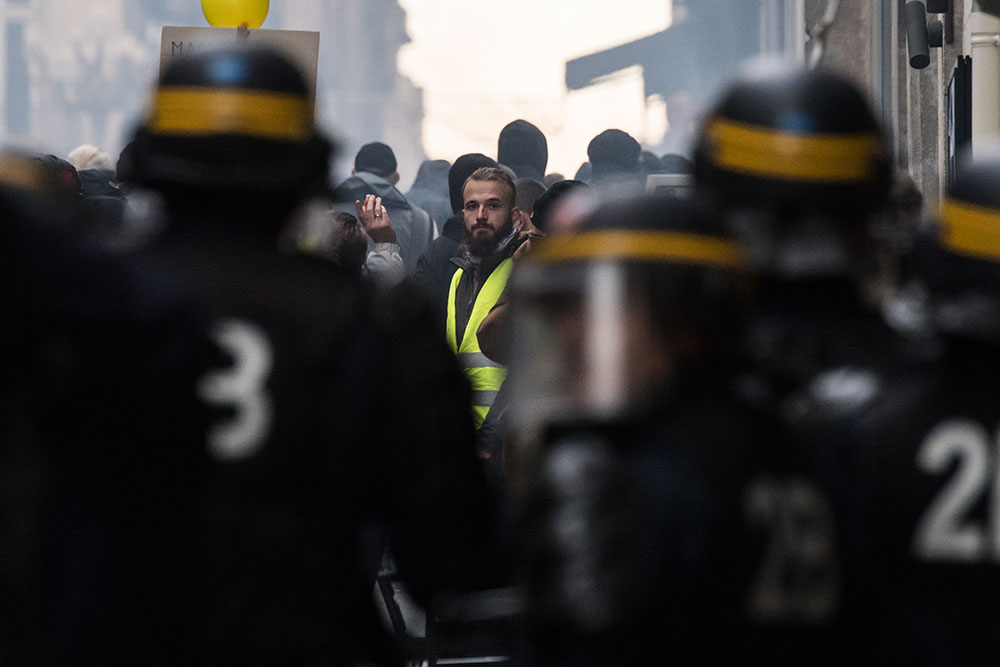 Un an de "gilets jaunes": deuxième journée de manifestations dans le calme