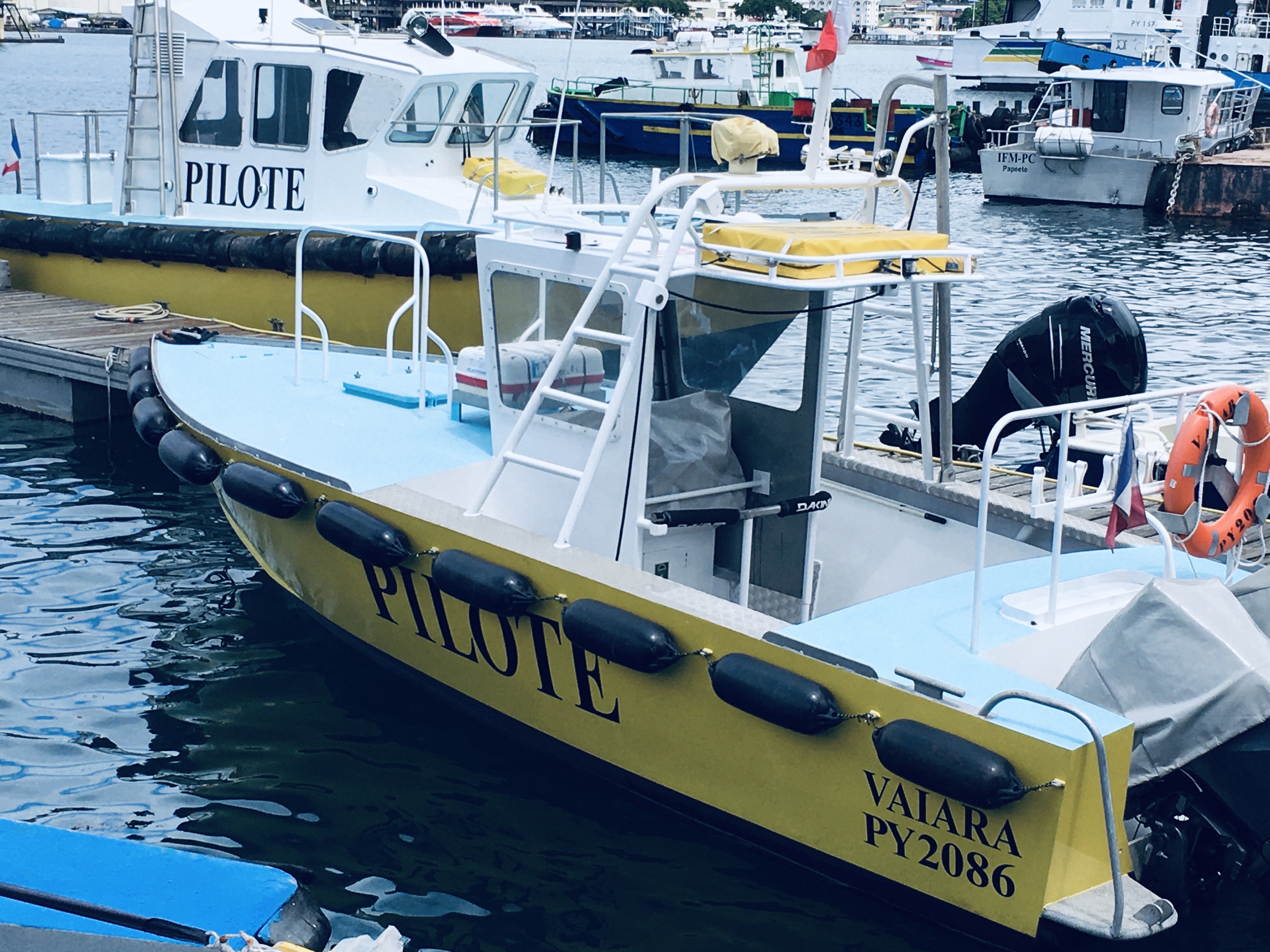 En Polynésie, l’activité de pilotage maritime est assurée par les six collaborateurs de la station Te Ara Tai.