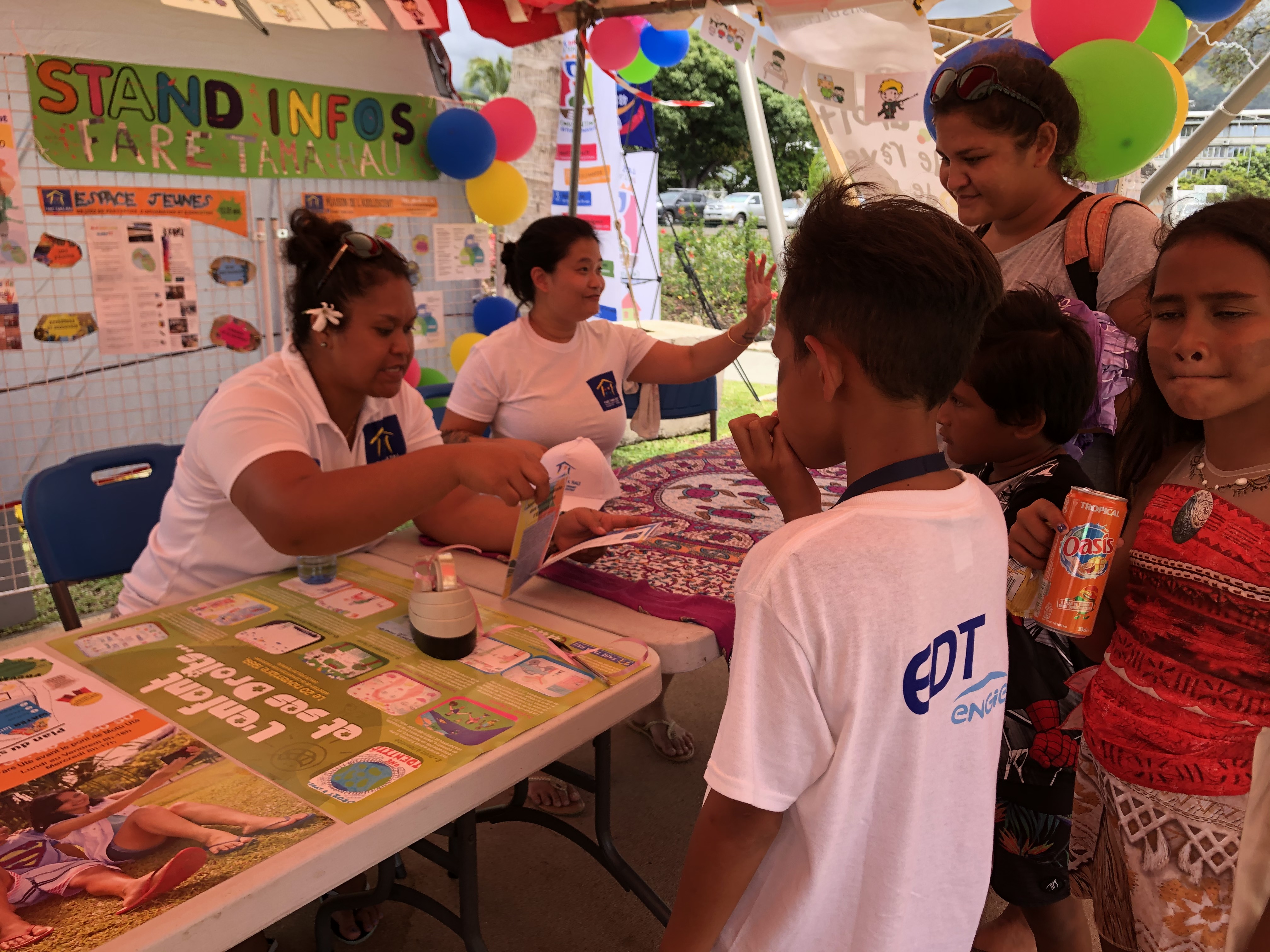 Des stands d'information ont été proposé aux nombreux parents qui se sont déplacés hier au parc Aorai Tini Hau.