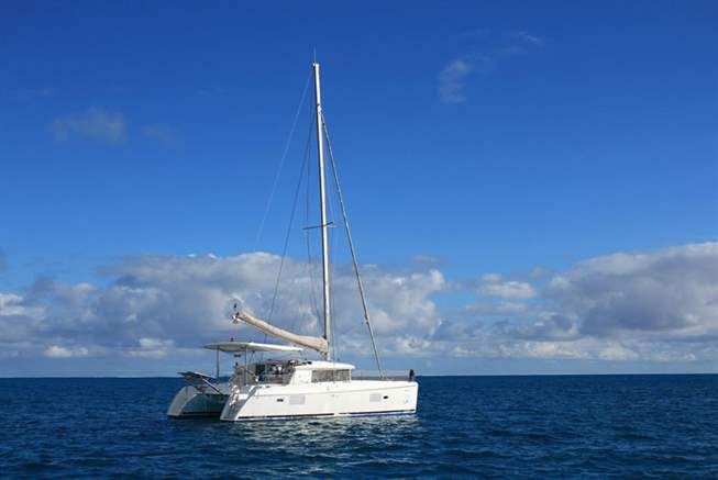 Un catamaran en détresse au sud de Raivavae