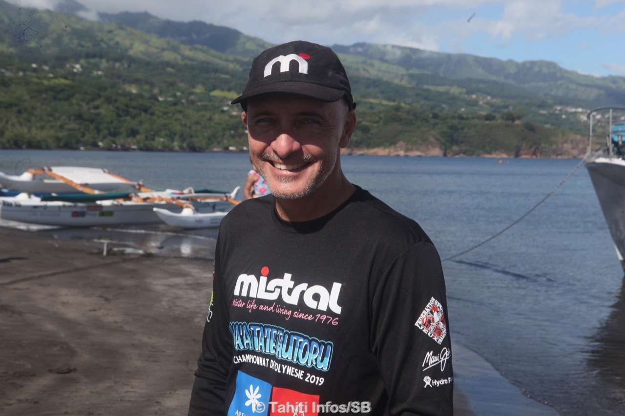 Holopuni va'a : en mer et contre tous