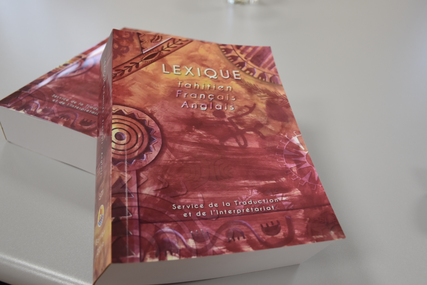 Le premier lexique en tahitien, anglais français est une vraie "bible"