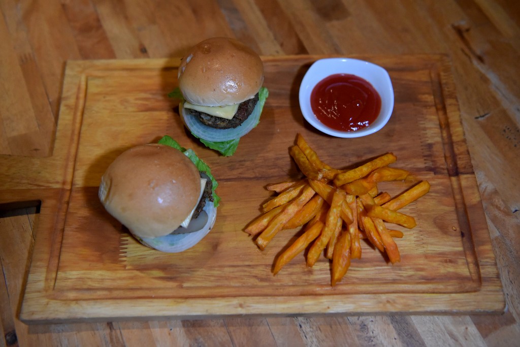 Scorpions ou tarentules: au Cambodge, un restaurant fait salle comble avec ses insectes cuisinés