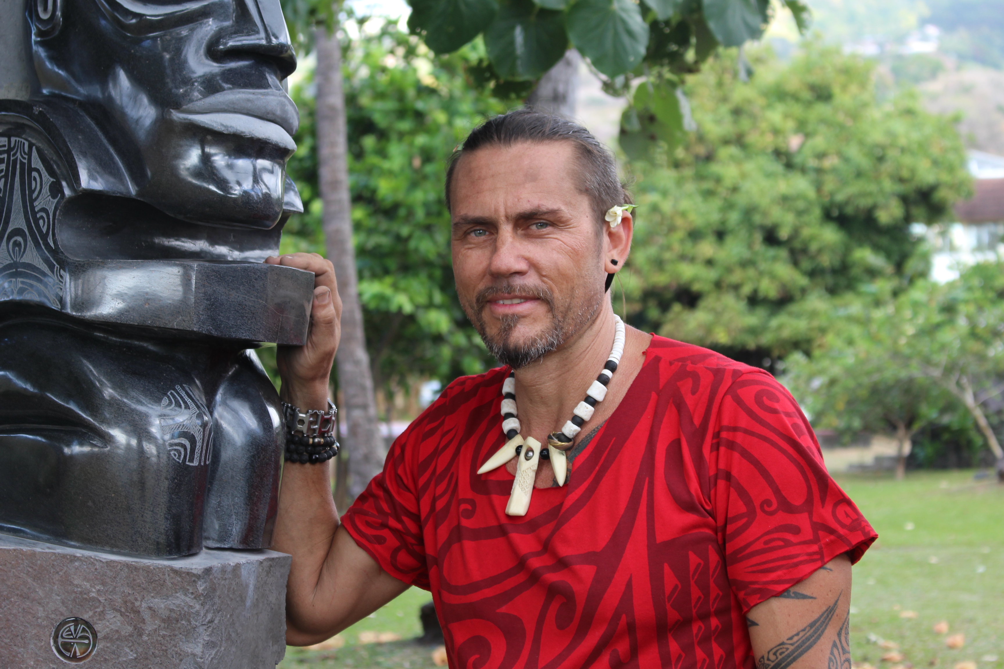 Deux œuvres géantes dans les jardins du musée de Tahiti et des îles