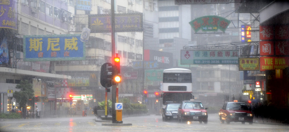 Philippines: des milliers de personnes évacuent à l'approche d'un typhon