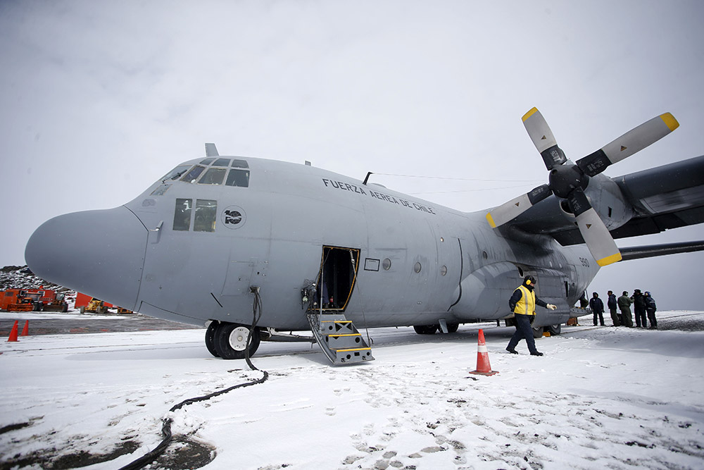 Intenses recherches d'un avion militaire chilien disparu près de l'Antarctique